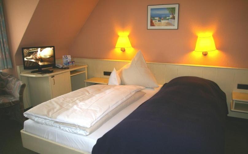 Zum Treuen Bartel Otel Markgröningen Oda fotoğraf